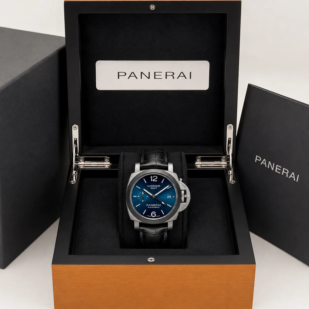PANERAI 庐米诺 (Luminor) PAM01279 Cal.9010 Blue Dial AI 头图 5 - 包装盒 [ai-shot:box-shot]
