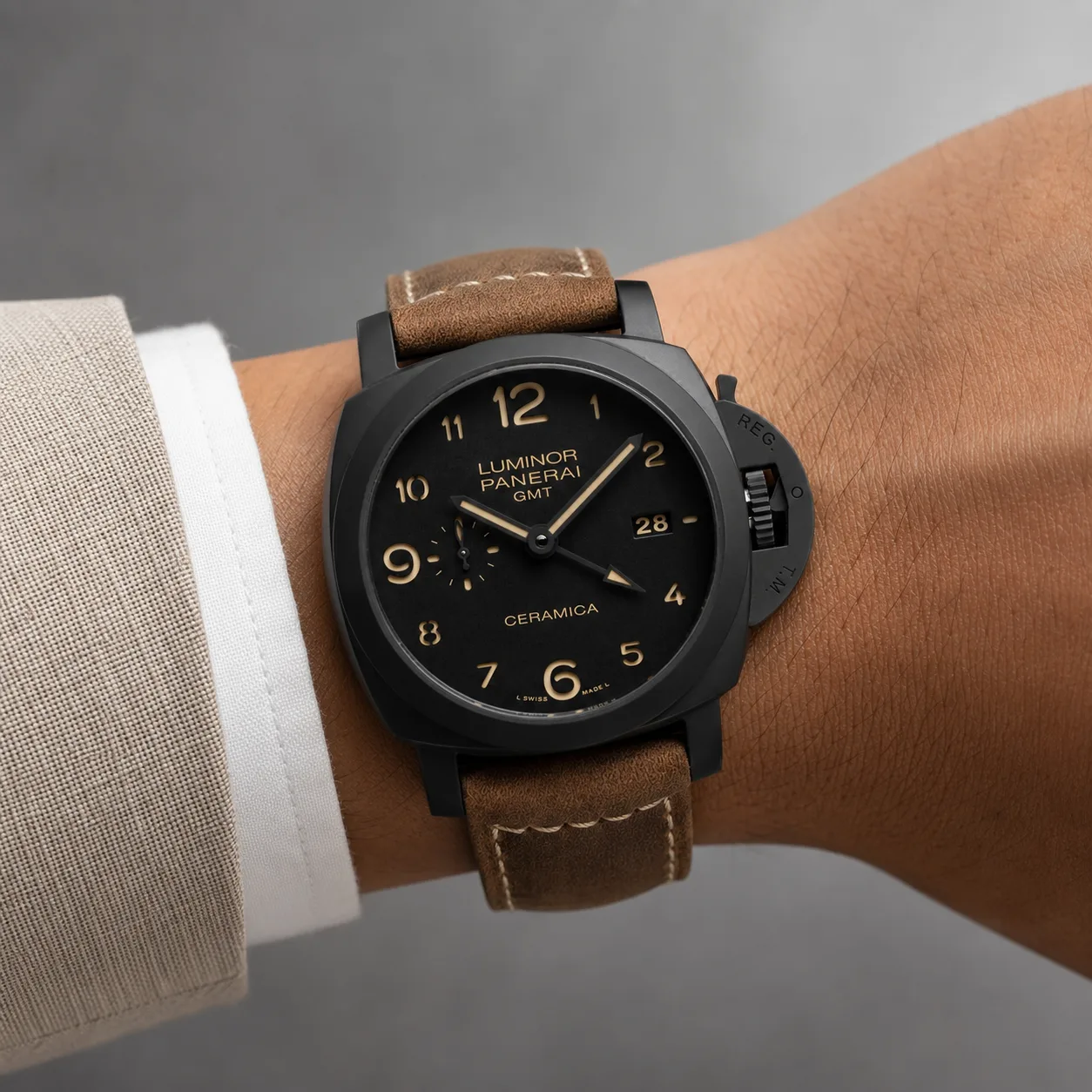 PANERAI GMT-Master II PAM00441 Cal.9001 AI 头图 4 - 佩戴图 [ai-shot:wrist-shot]