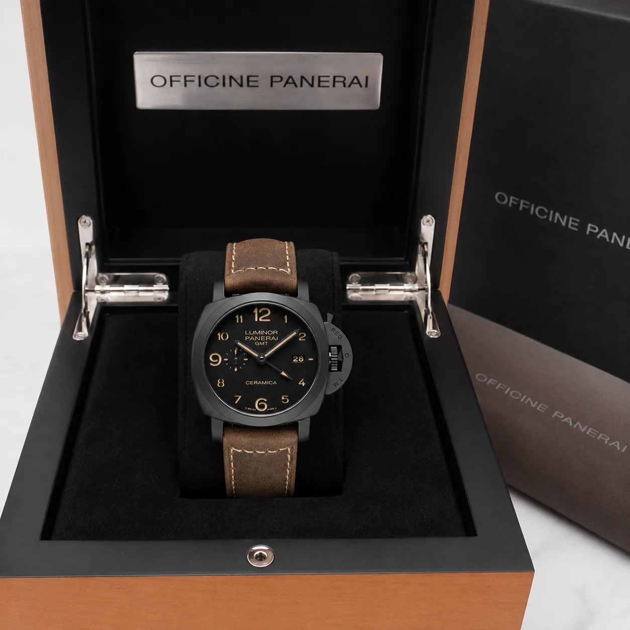 PANERAI GMT-Master II PAM00441 Cal.9001 AI 头图 5 - 包装盒 [ai-shot:box-shot]