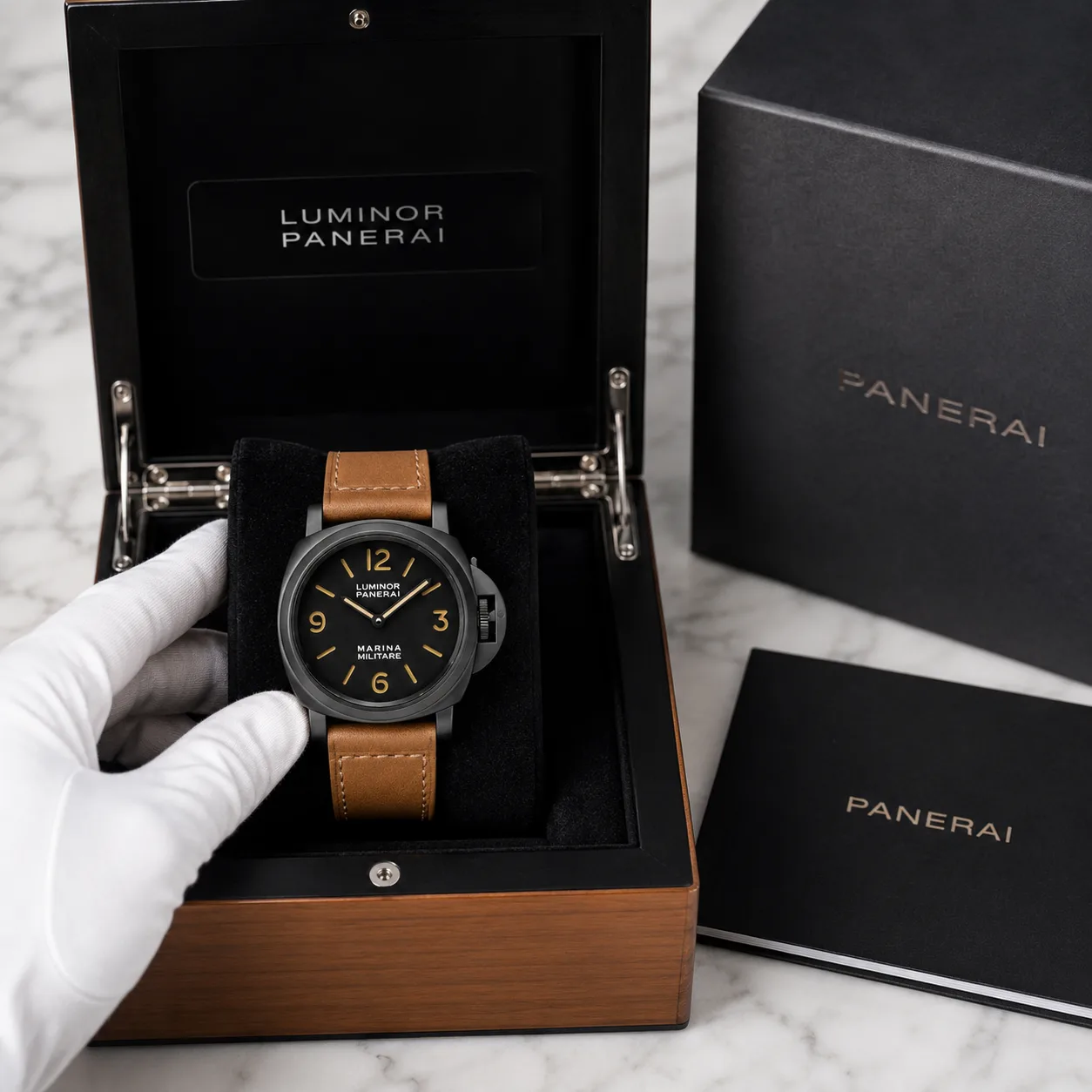 PANERAI 庐米诺 Marina Militare (Luminor Marina Militare) PAM05218 Cal.6000 AI 头图 5 - 包装盒 [ai-shot:box-shot]