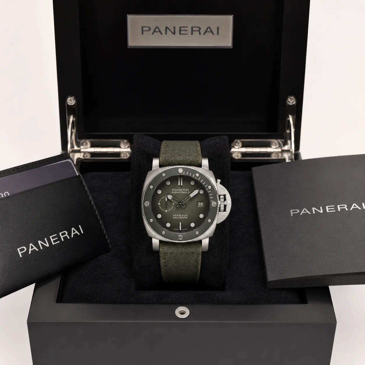 PANERAI 潜行 Marina Militare (Submersible Marina Militare) PAM01697 Cal.900 D-Blue Dial AI 头图 5 - 包装盒 [ai-shot:box-shot]