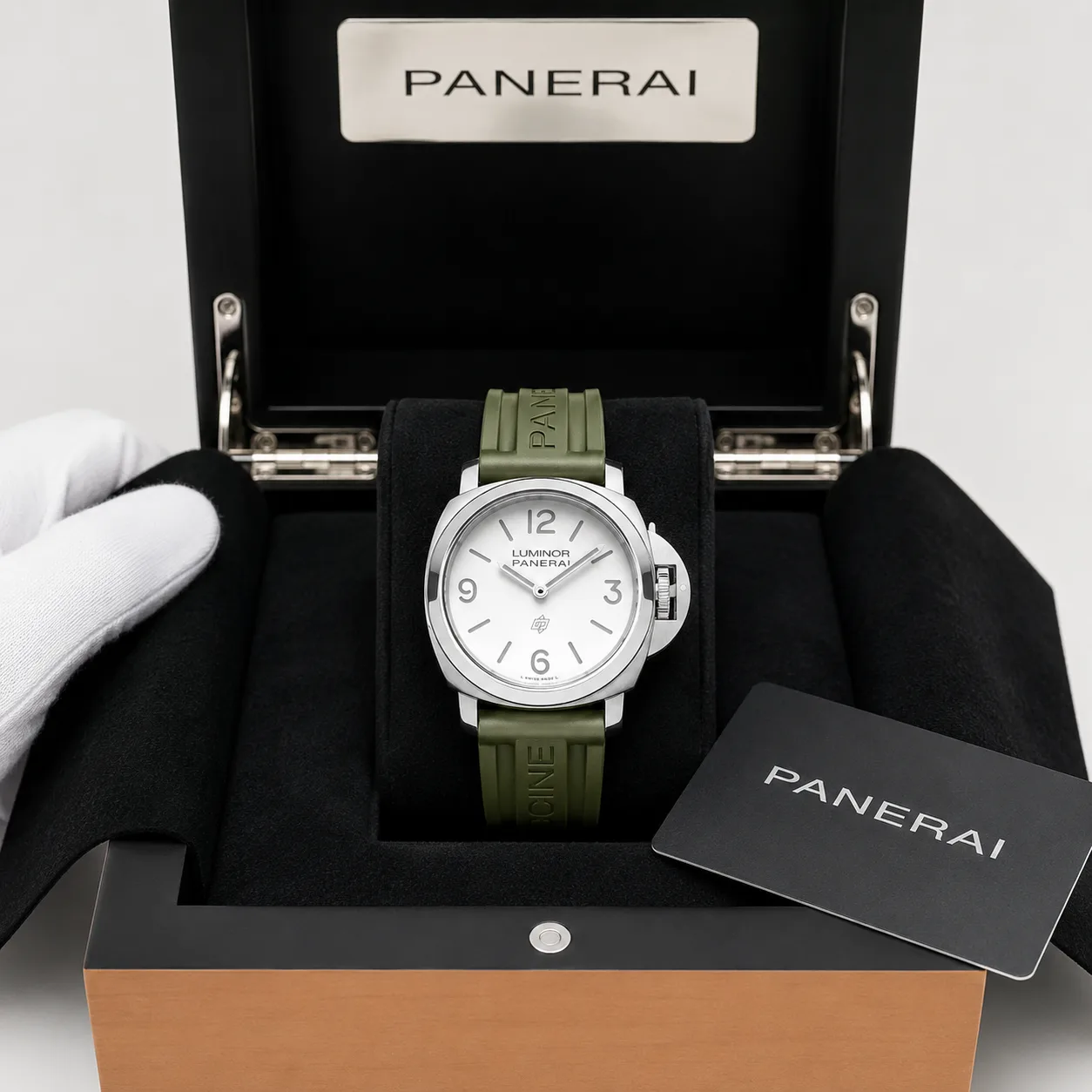 PANERAI 庐米诺 (Luminor) PAM01087 Cal.6000 White Dial AI 头图 5 - 包装盒 [ai-shot:box-shot]