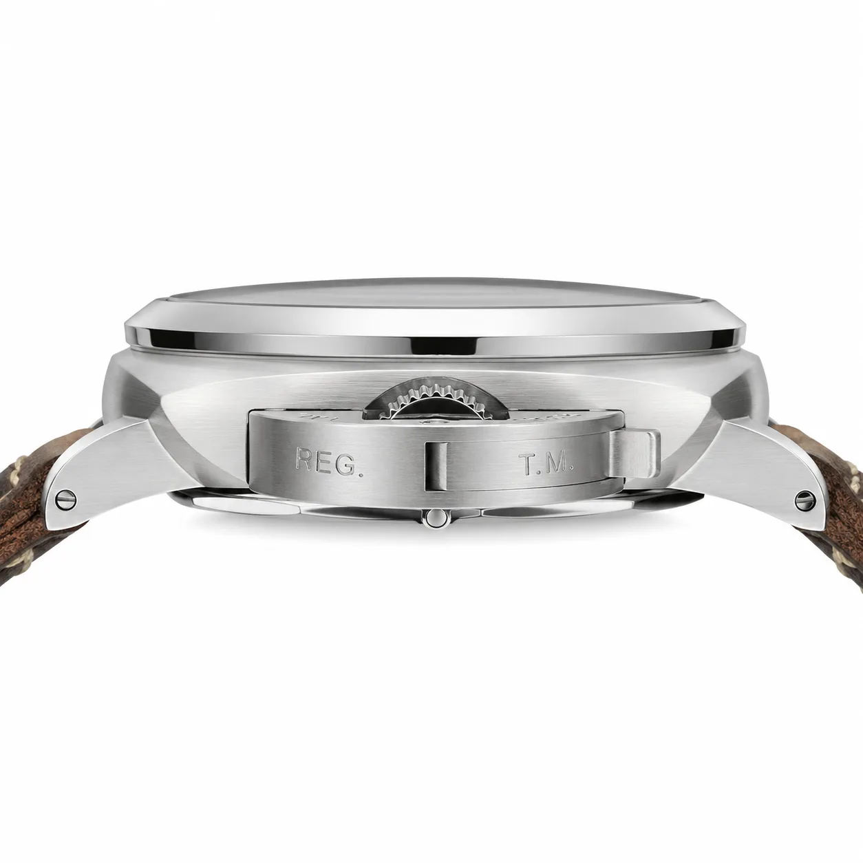 PANERAI 庐米诺 (Luminor) PAM01759 Cal.9010 AI 头图 2 - 侧面细节 [ai-shot:side-detail]