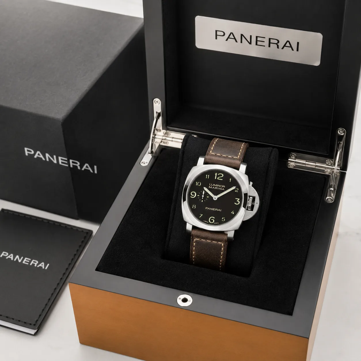 PANERAI 庐米诺 (Luminor) PAM01759 Cal.9010 AI 头图 5 - 包装盒 [ai-shot:box-shot]