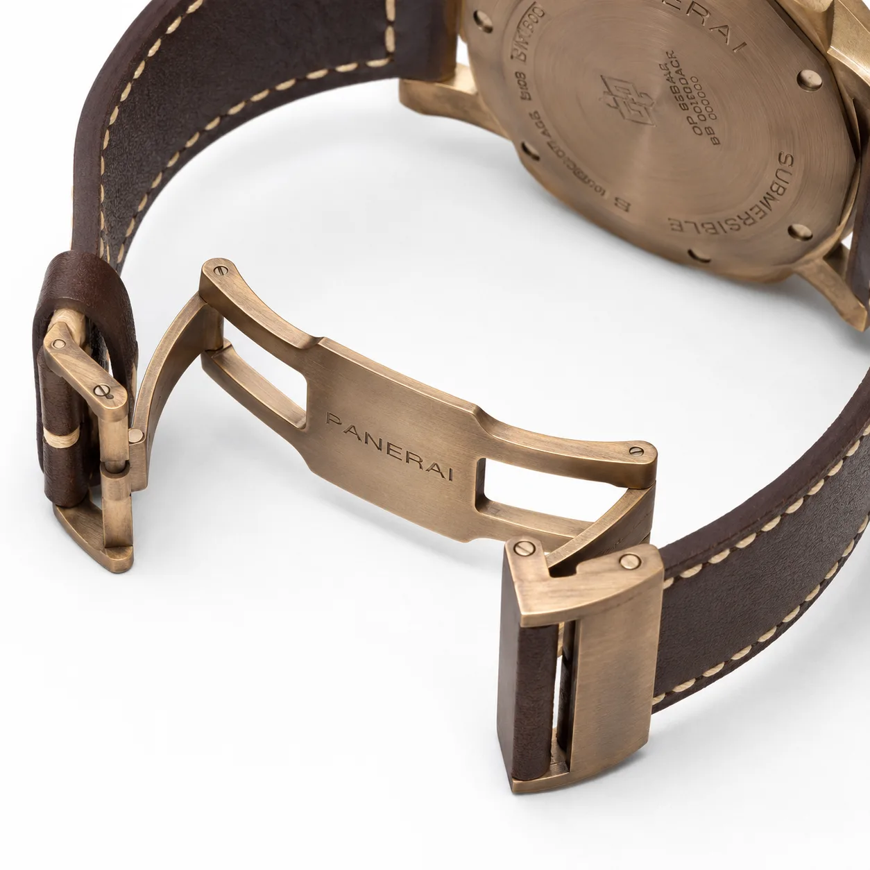 PANERAI 潜行 (Submersible) PAM00968 Cal.9010 AI 头图 3 - 表扣表链 [ai-shot:bracelet-clasp]
