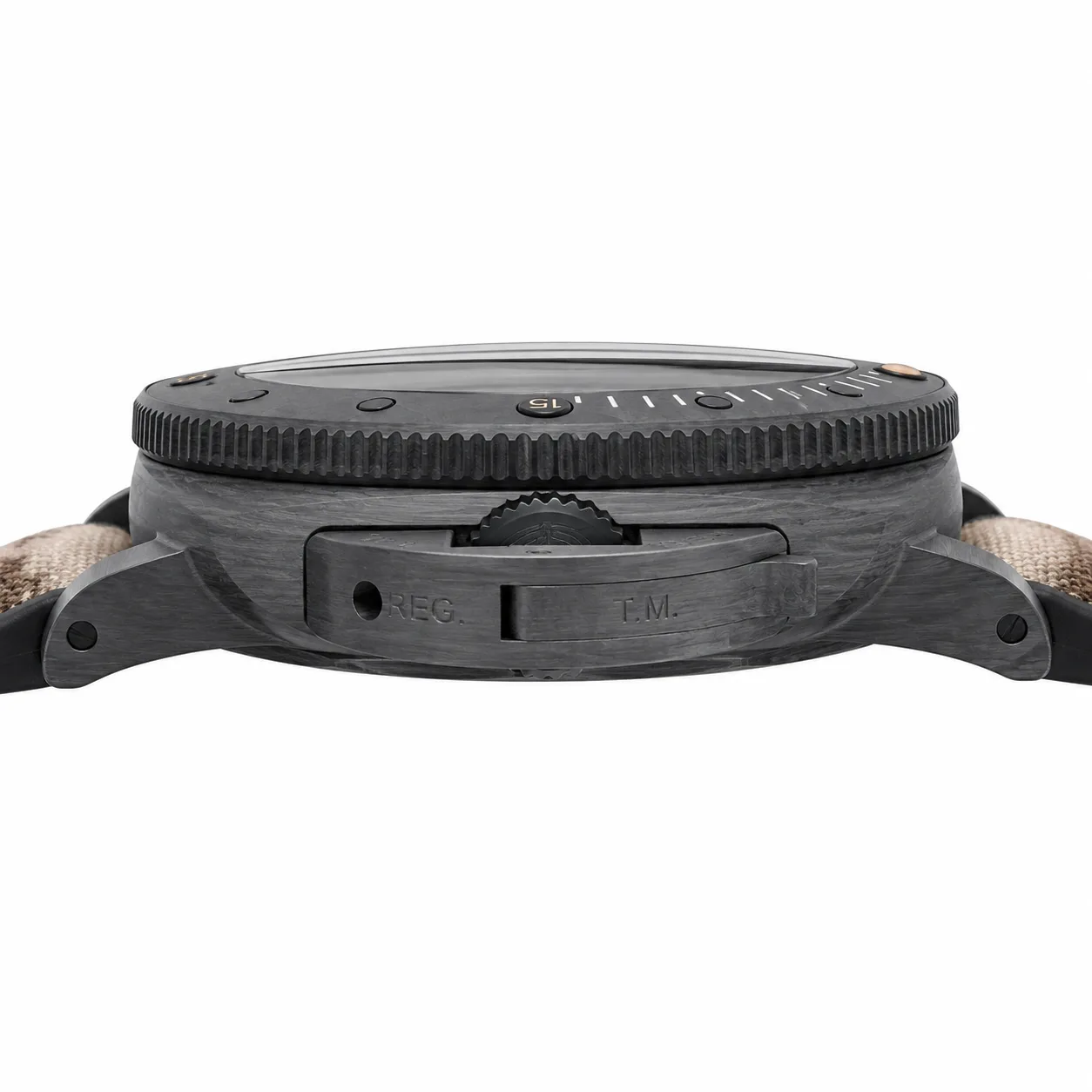 PANERAI 潜行 (Submersible) PAM01513 Cal.900 D-Blue Dial AI 头图 2 - 侧面细节 [ai-shot:side-detail]