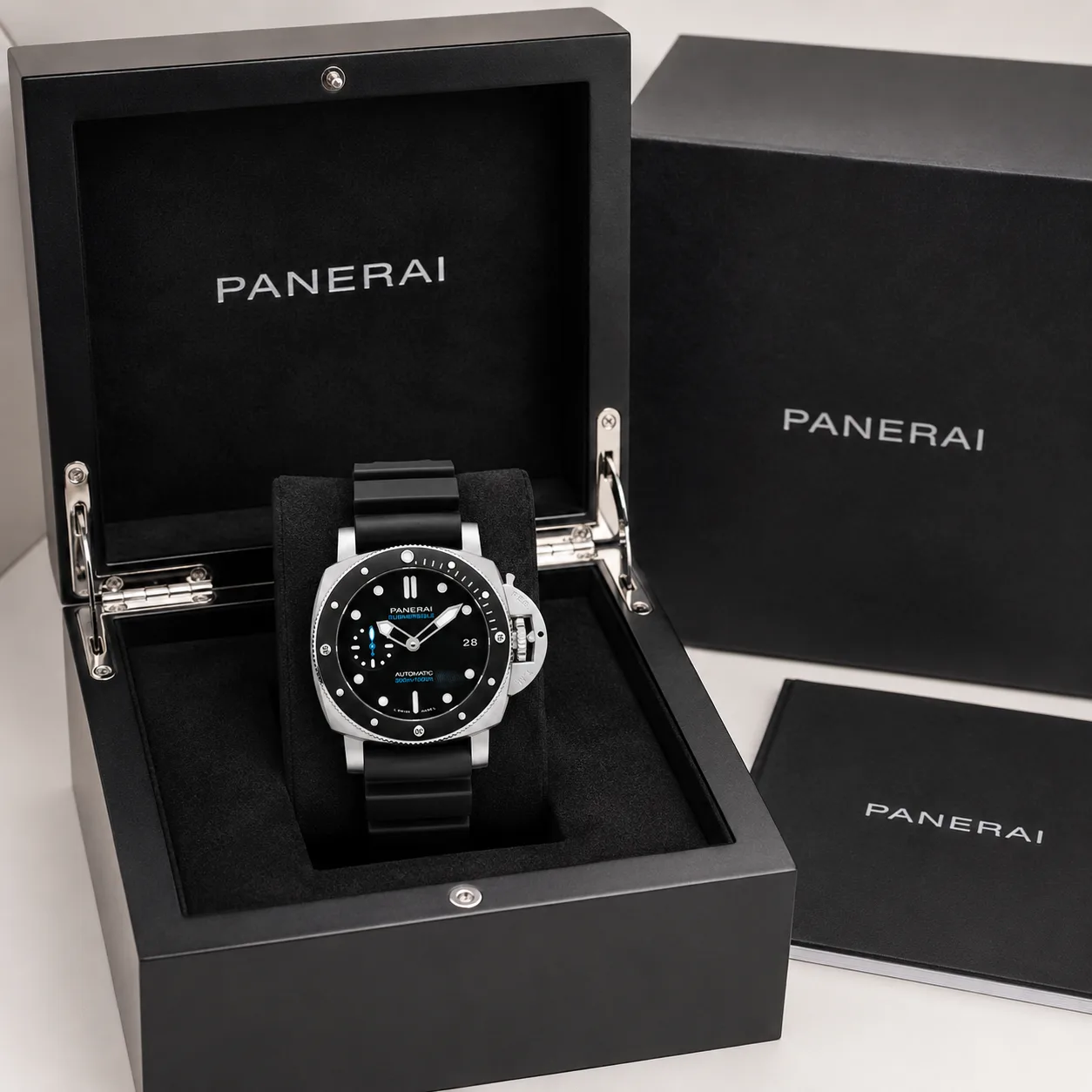 PANERAI 潜行系列 (Submersible) PAM00683 OPXXXIV自动上链机械机芯 Black Dial Black Bezel AI 头图 5 - 包装盒 [ai-shot:box-shot]