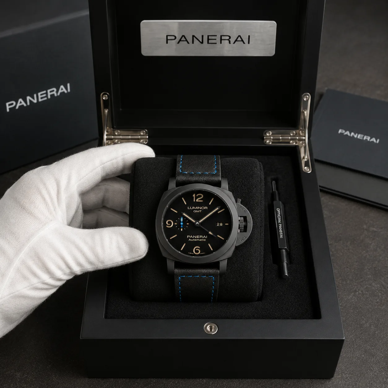 PANERAI 庐米诺系列 (Luminor) PAM01441 Cal.9010 Black Bezel AI 头图 5 - 包装盒 [ai-shot:box-shot]