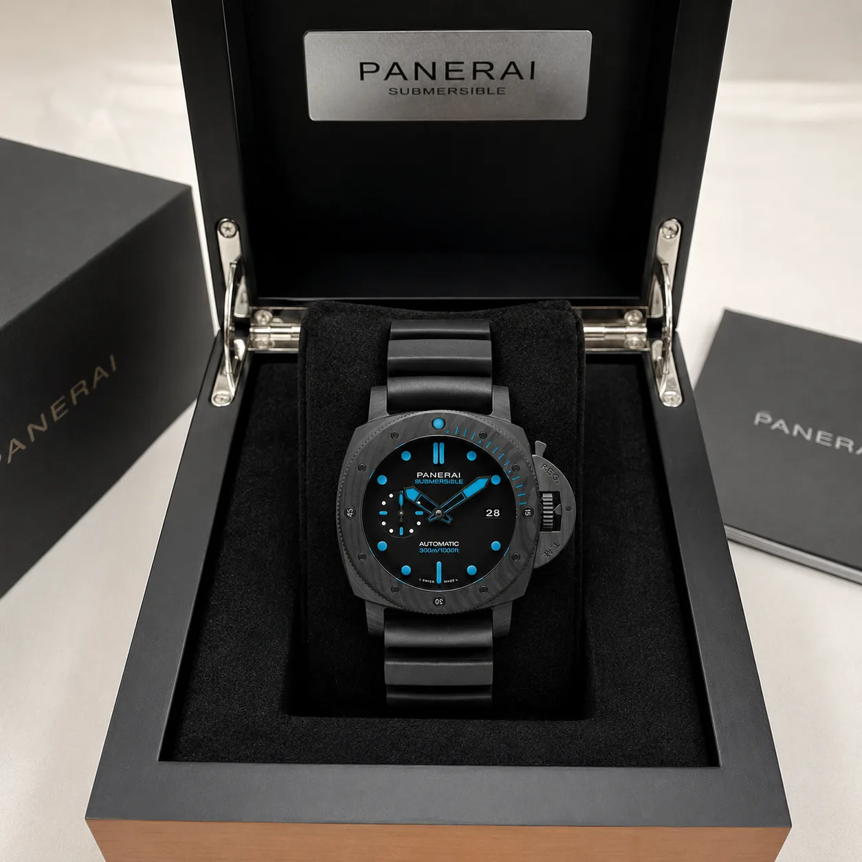 PANERAI 潜行系列 (Submersible) PAM00960 OPXXXIV自动上链机械机芯 Black Dial AI 头图 5 - 包装盒 [ai-shot:box-shot]