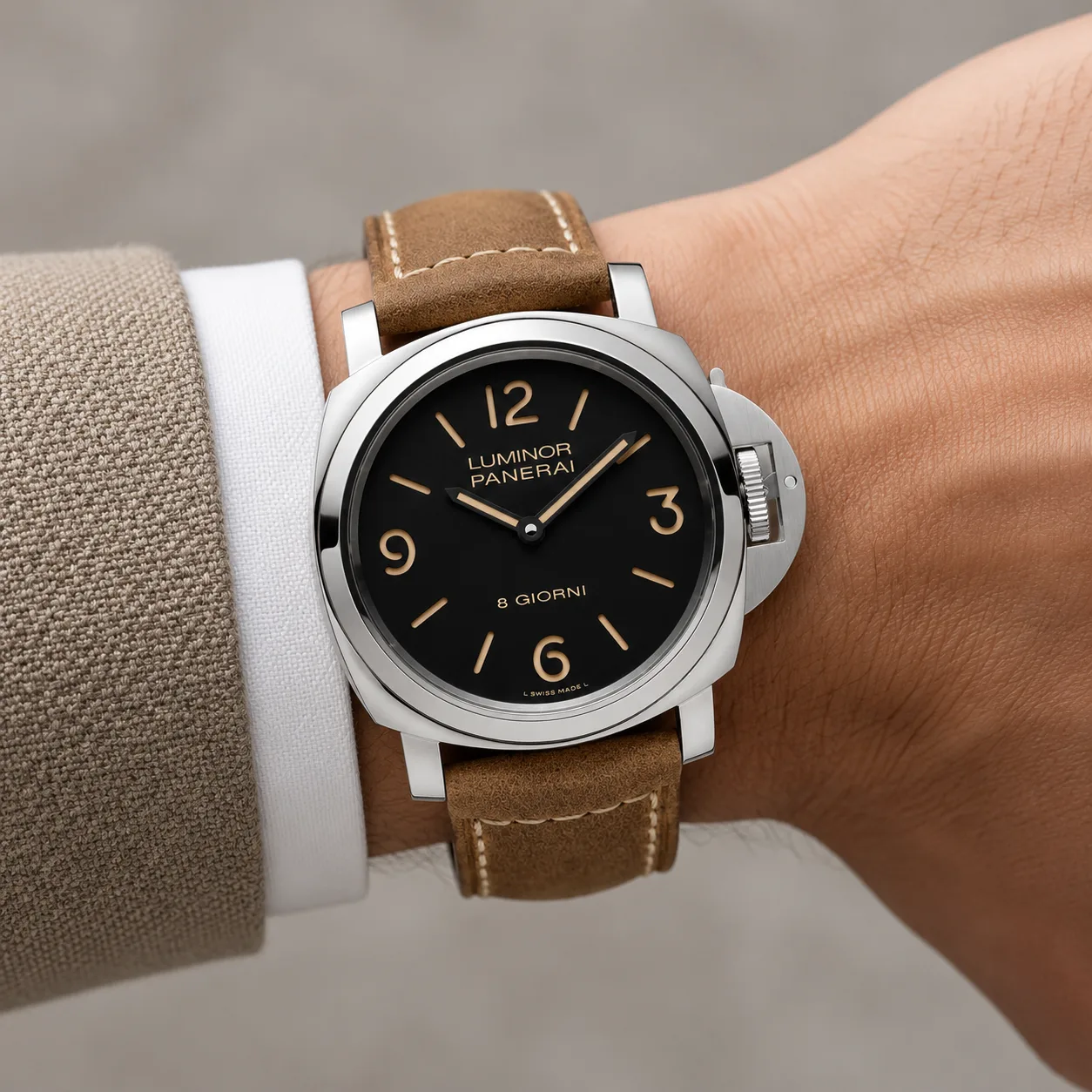 PANERAI 庐米诺系列 (Luminor) PAM00914 Cal.5000 Black Dial AI 头图 4 - 佩戴图 [ai-shot:wrist-shot]