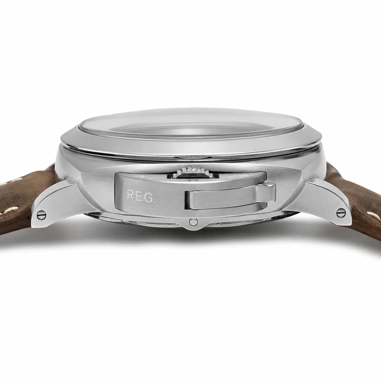 PANERAI 庐米诺 1950 系列 (Luminor 1950) PAM00422 Cal.3001 AI 头图 2 - 侧面细节 [ai-shot:side-detail]