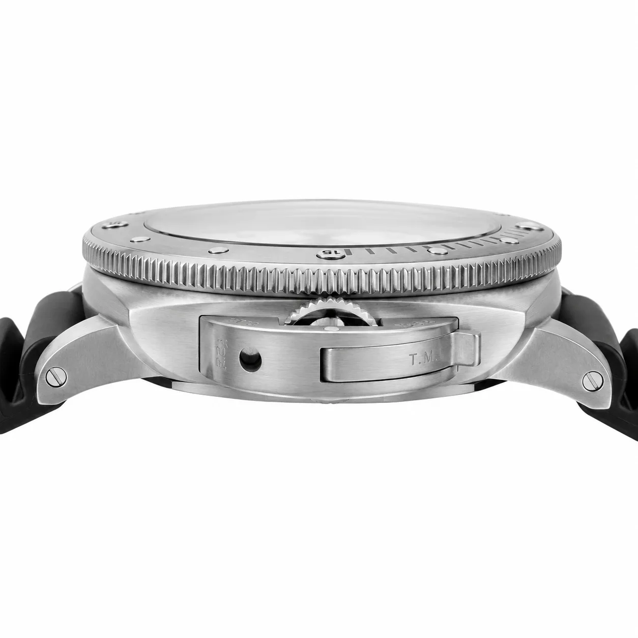PANERAI 潜行系列 (Submersible) PAM01590 Cal.900 White Dial AI 头图 2 - 侧面细节 [ai-shot:side-detail]