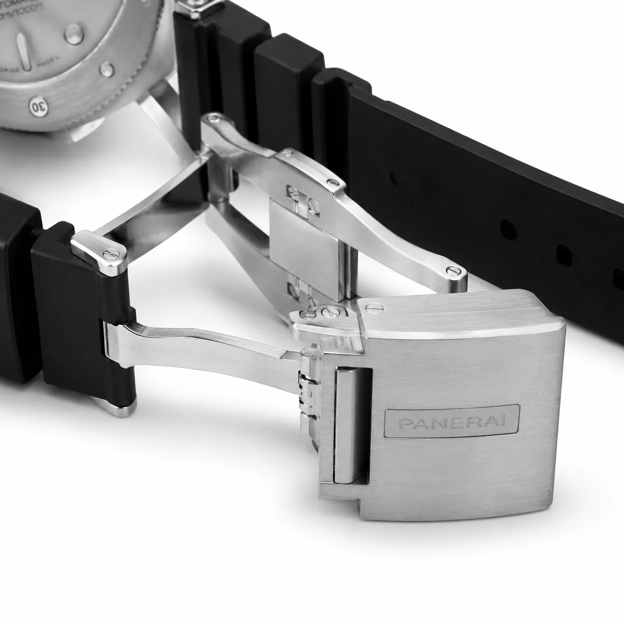 PANERAI 潜行系列 (Submersible) PAM01223 Cal.900 White Dial AI 头图 3 - 表扣表链 [ai-shot:bracelet-clasp]