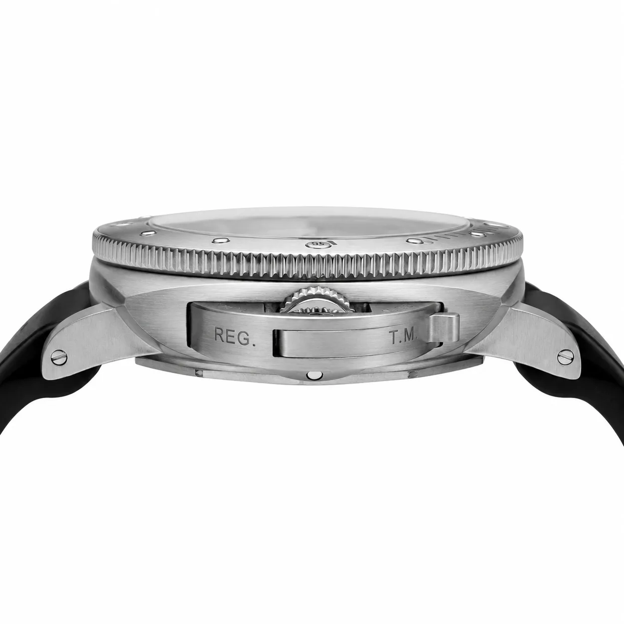 PANERAI 潜行系列 (Submersible) PAM01223 Cal.900 White Dial AI 头图 2 - 侧面细节 [ai-shot:side-detail]
