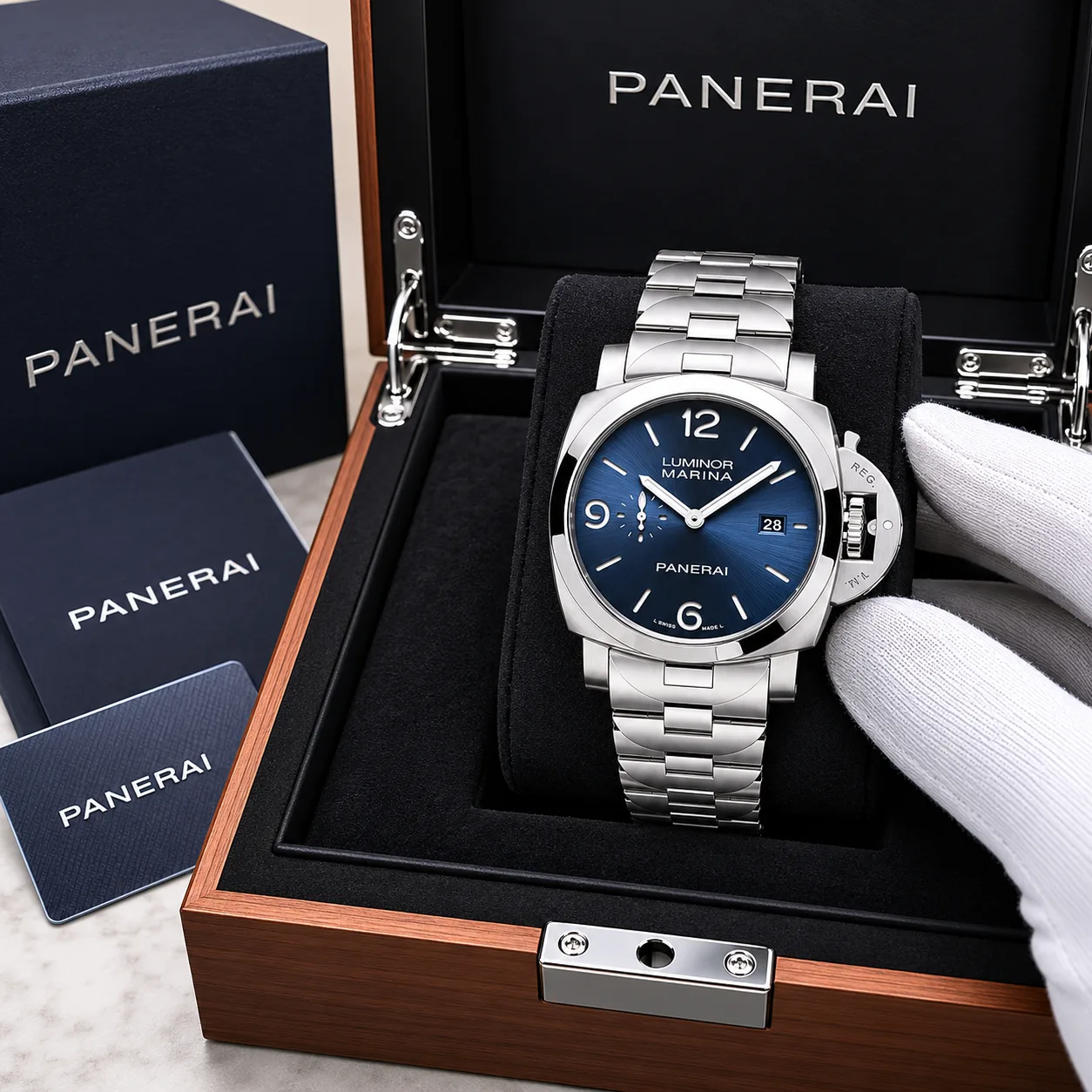 PANERAI 庐米诺系列 (Luminor Marina) PAM03323 Cal.980 Blue Dial Steel Bezel AI 头图 5 - 包装盒 [ai-shot:box-shot]