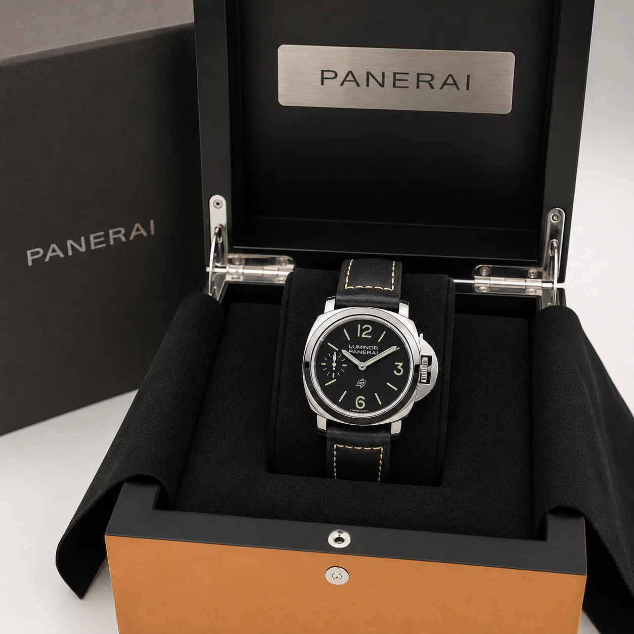 PANERAI 庐米诺系列 (Luminor) PAM01084 Cal.6000 Black Dial Steel Bezel AI 头图 5 - 包装盒 [ai-shot:box-shot]