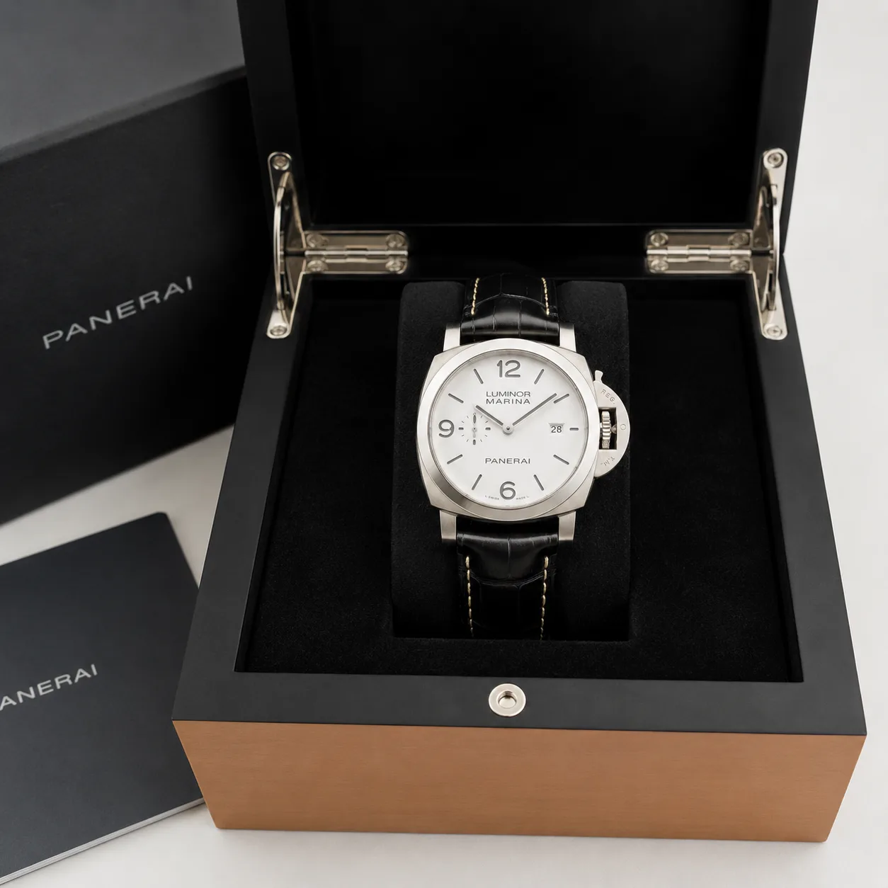 PANERAI 庐米诺系列 (Luminor Marina) PAM03314 Cal.980 White Dial Steel Bezel AI 头图 5 - 包装盒 [ai-shot:box-shot]