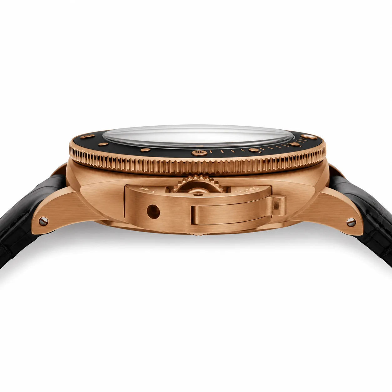 PANERAI 潜行系列 (Submersible) PAM00974 OPXXXIV自动上链机械机芯 Black Dial Black Bezel AI 头图 2 - 侧面细节 [ai-shot:side-detail]