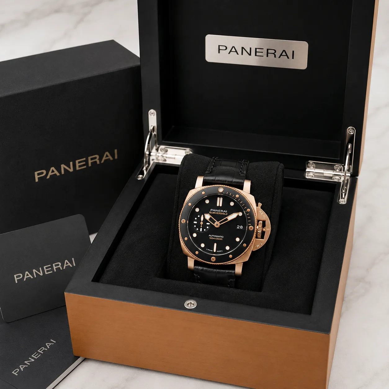 PANERAI 潜行系列 (Submersible) PAM00974 OPXXXIV自动上链机械机芯 Black Dial Black Bezel AI 头图 5 - 包装盒 [ai-shot:box-shot]