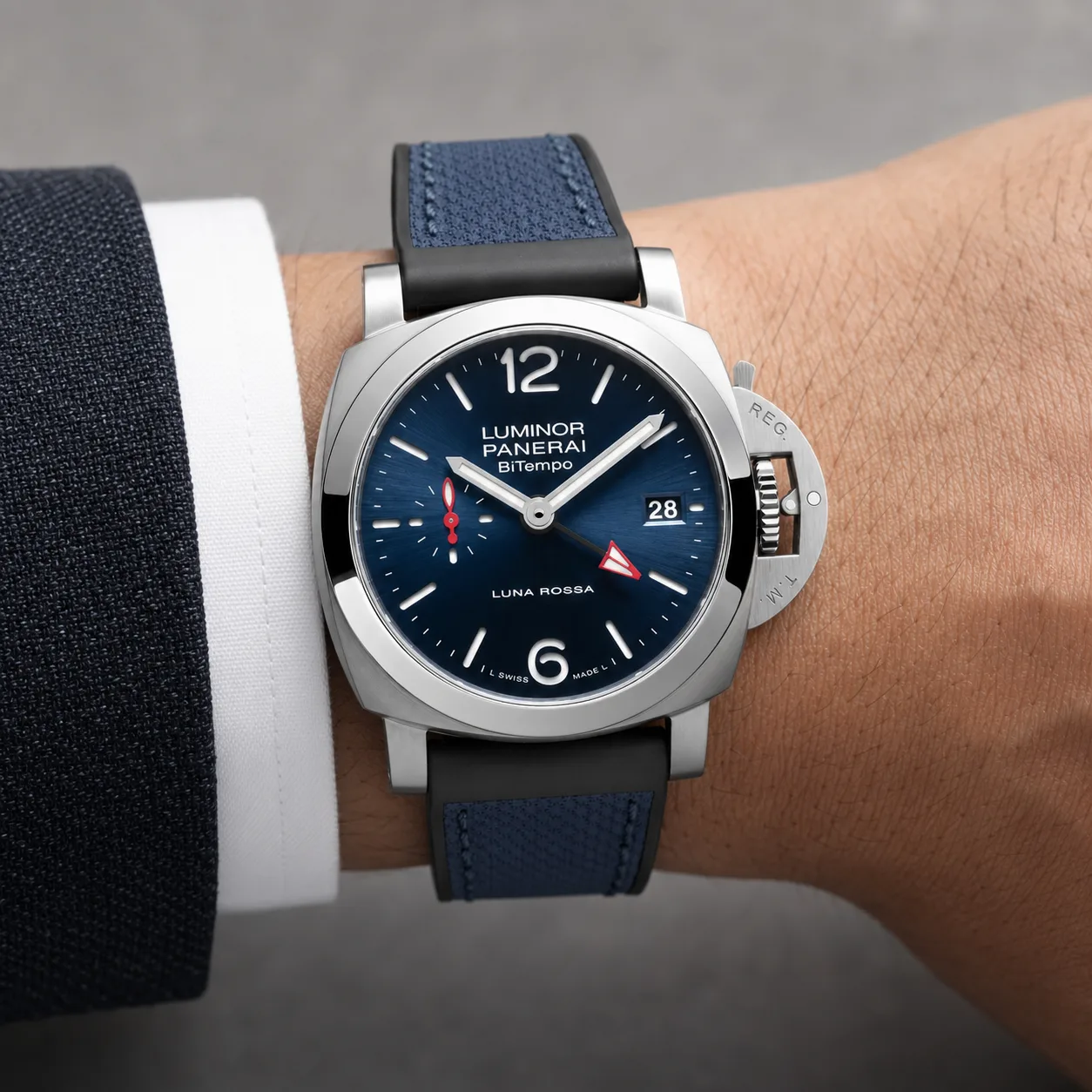PANERAI 庐米诺系列 (Luminor) PAM01404 Cal.900 Steel Bezel AI 头图 4 - 佩戴图 [ai-shot:wrist-shot]