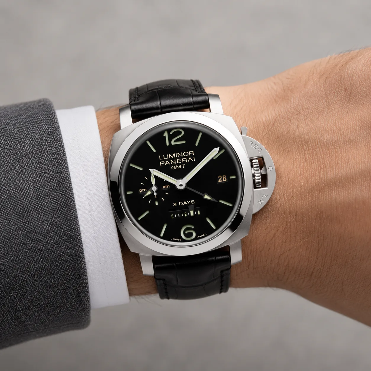 PANERAI GMT-Master II PAM00233 Cal.2002 Black Dial Steel Bezel AI 头图 4 - 佩戴图 [ai-shot:wrist-shot]