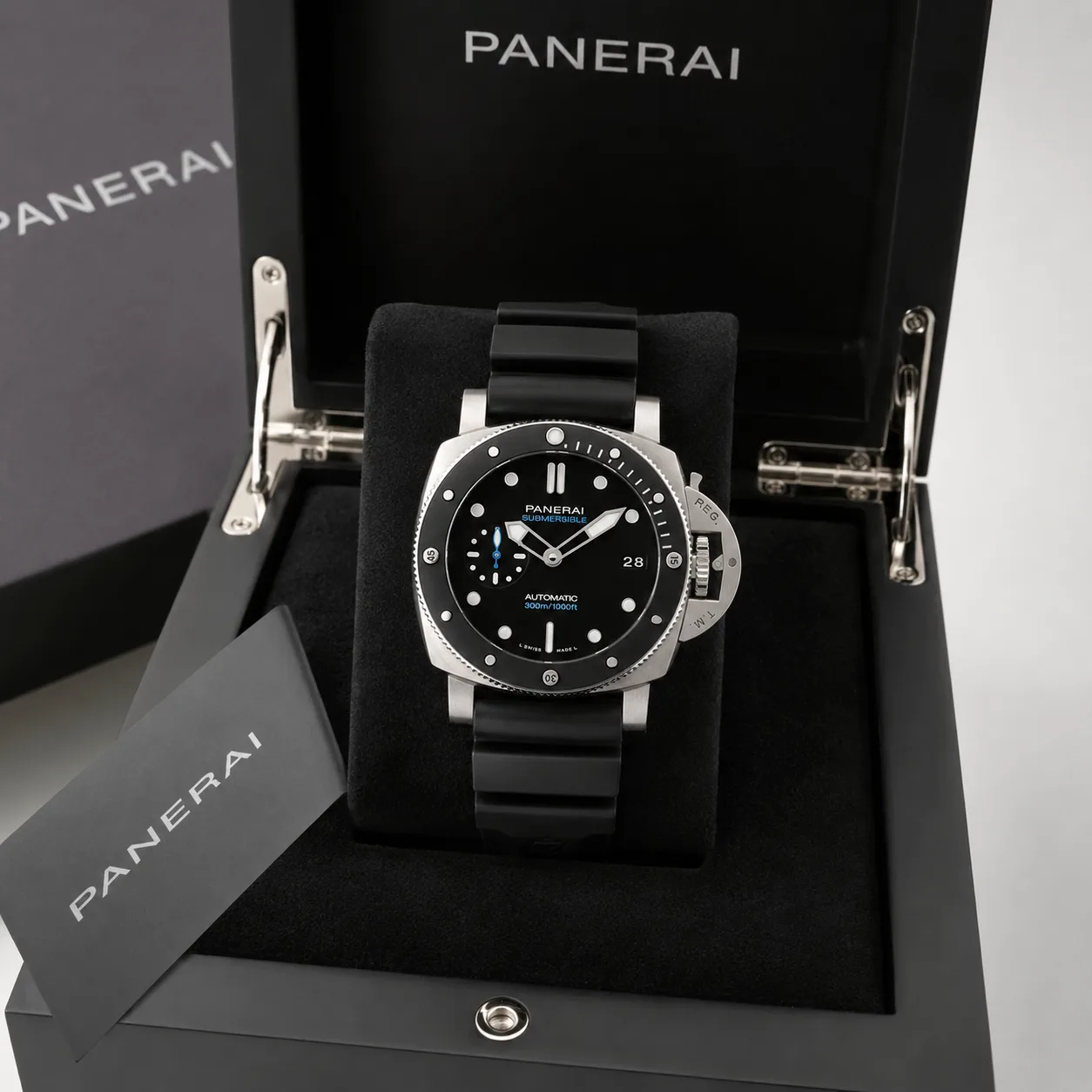 PANERAI 潜行系列 (Submersible) PAM02683 Cal.900 Black Dial Steel Bezel AI 头图 5 - 包装盒 [ai-shot:box-shot]