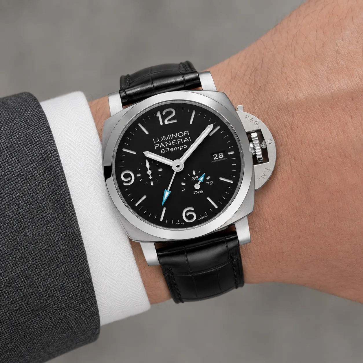 PANERAI 庐米诺系列 (Luminor) PAM01360 Cal.9012 Black Dial Steel Bezel AI 头图 4 - 佩戴图 [ai-shot:wrist-shot]
