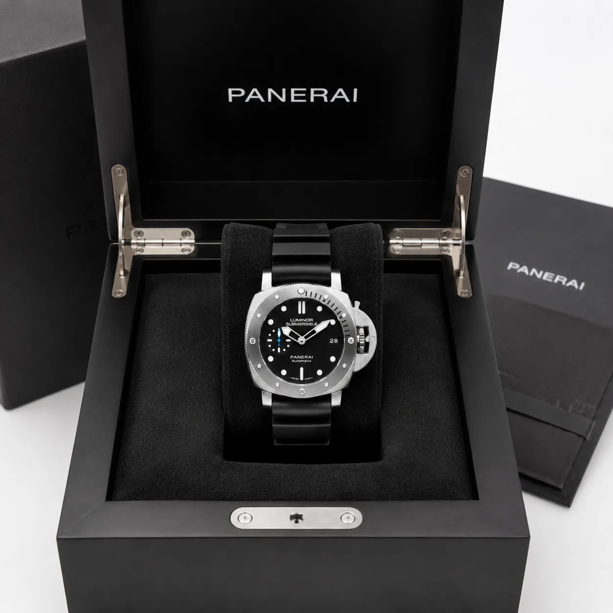 PANERAI 潜行系列 (Submersible) PAM00682 Cal.9010 Black Dial Black Bezel AI 头图 5 - 包装盒 [ai-shot:box-shot]