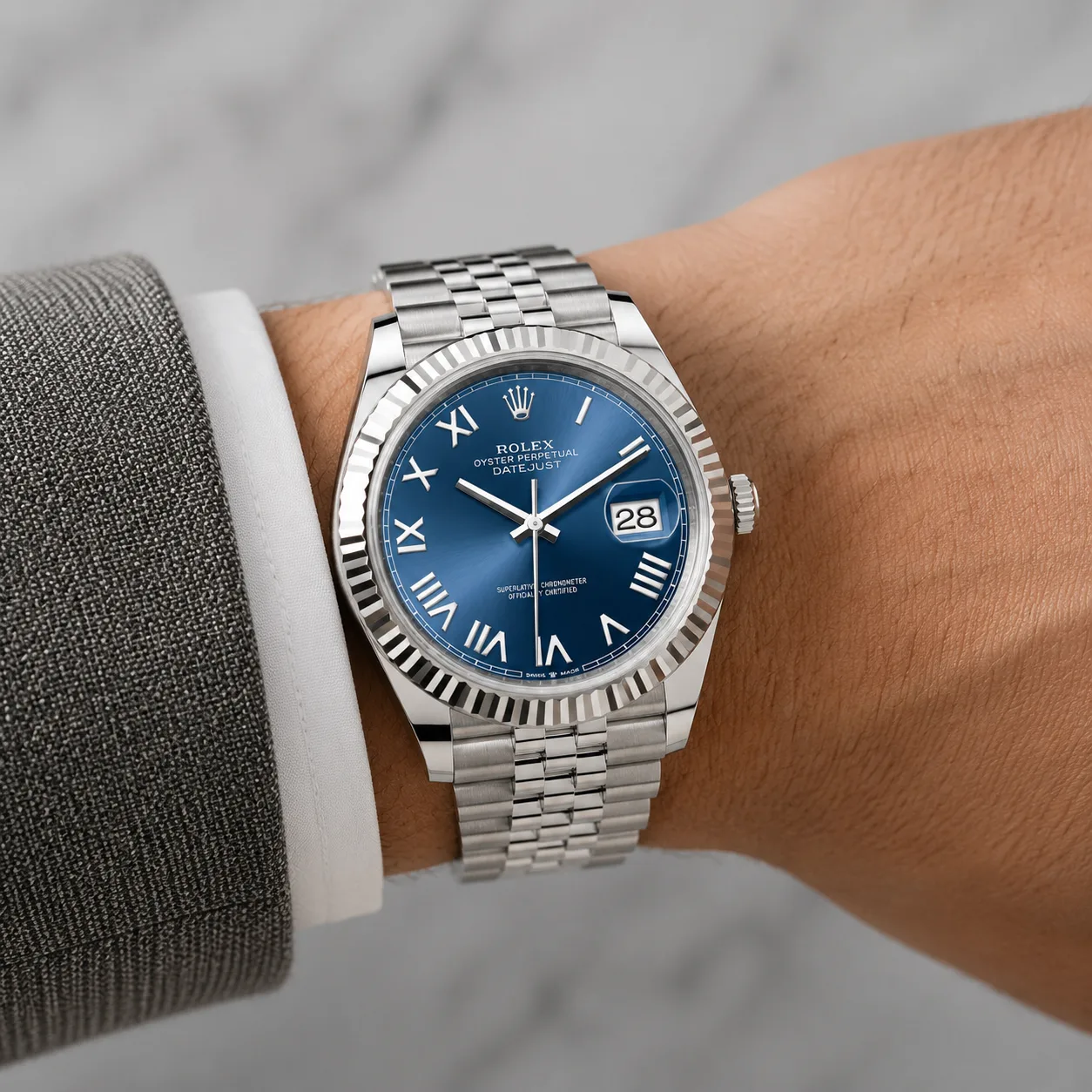 Rolex Datejust m126334-0038 41mm Blue Dial White Gold Fluted Bezel 904L Stainless Steel and 18K White Gold AI 头图 4 - 佩戴图 [ai-shot:wrist-shot]