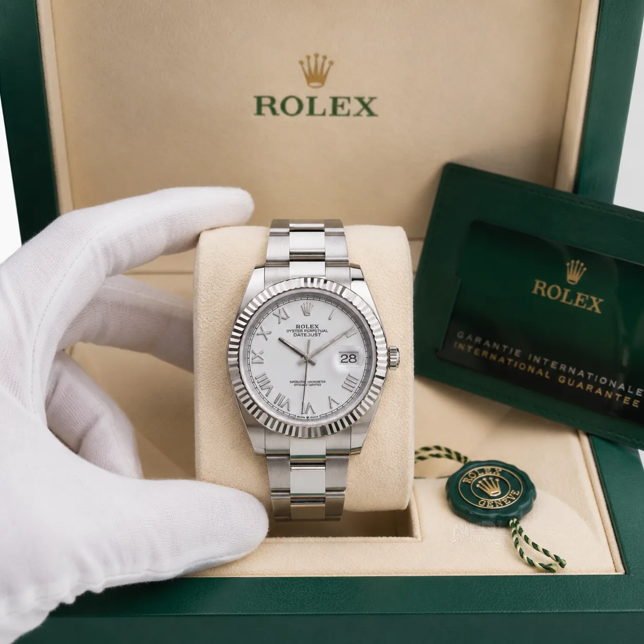 Rolex Datejust m126334-0035 41mm Cal.3235 / 18K 904L Stainless Steel and 18K White Gold AI 头图 5 - 包装盒 [ai-shot:box-shot]