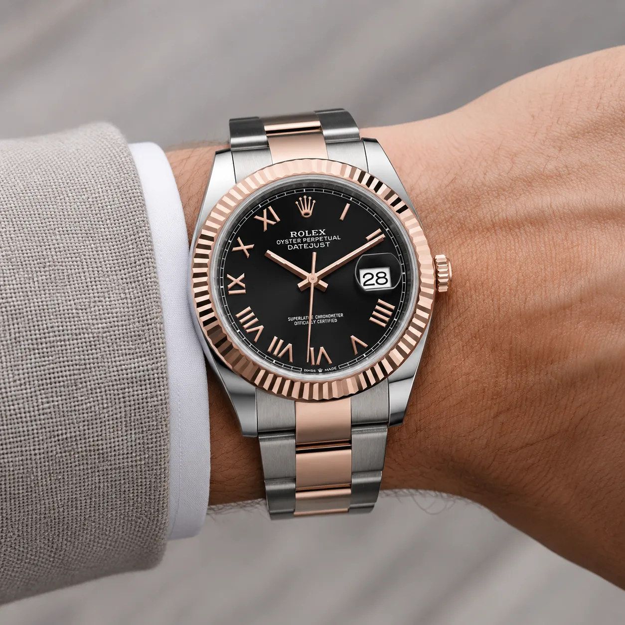 Rolex Datejust m126331-0023 41mm Cal.3235 / 18K 904L Stainless Steel and 18K Everose Gold AI 头图 4 - 佩戴图 [ai-shot:wrist-shot]