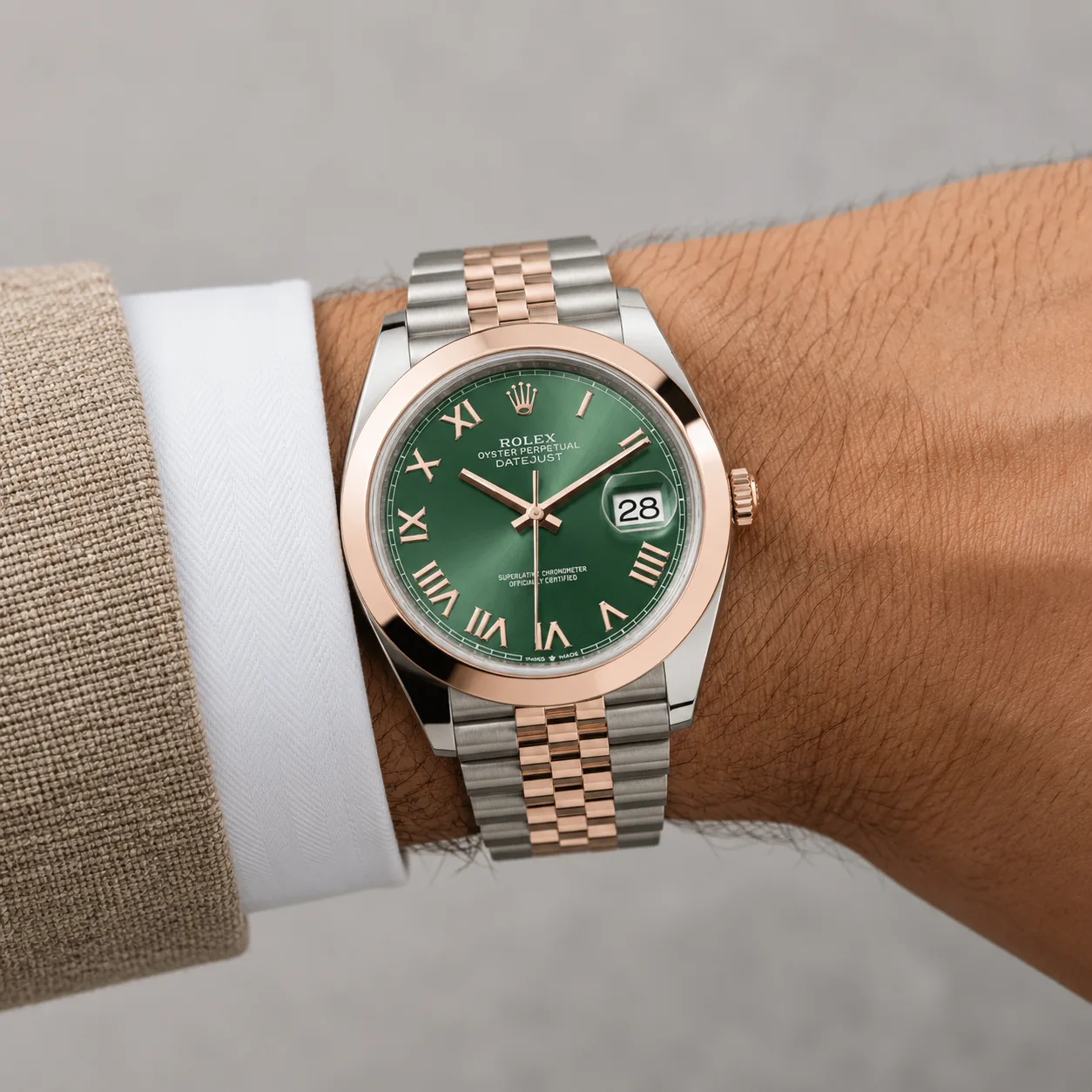 Rolex Datejust m126301-0022 41mm Cal.3235 904L Stainless Steel and 18K Everose Gold AI 头图 4 - 佩戴图 [ai-shot:wrist-shot]