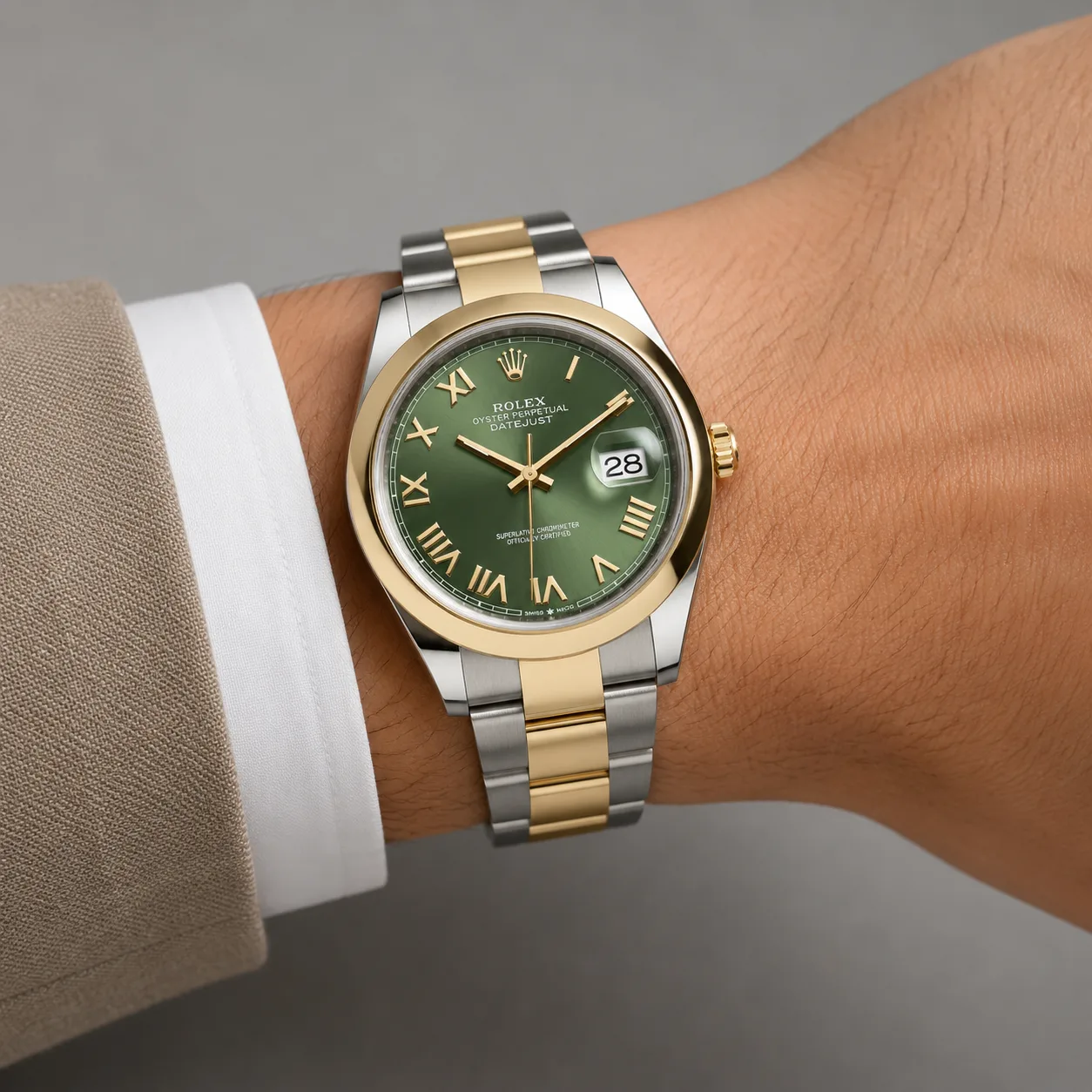 Rolex Datejust m126303-0023 41mm Cal.3235 904L Stainless Steel and 18K Yellow Gold AI 头图 4 - 佩戴图 [ai-shot:wrist-shot]