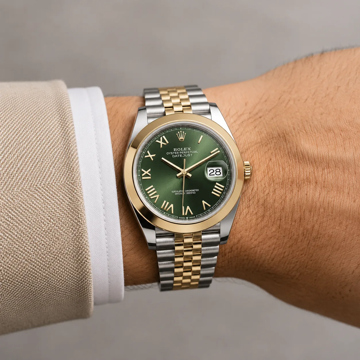 Rolex Datejust m126303-0024 41mm Cal.3235 904L Stainless Steel and 18K Yellow Gold AI 头图 4 - 佩戴图 [ai-shot:wrist-shot]