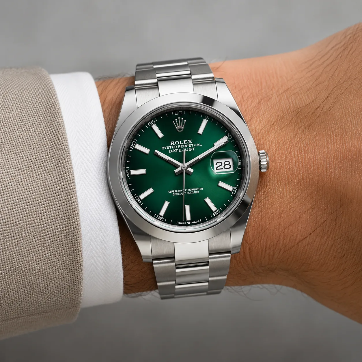 Rolex Datejust m126300-0025 41mm Cal.3235 904L Stainless Steel AI 头图 4 - 佩戴图 [ai-shot:wrist-shot]