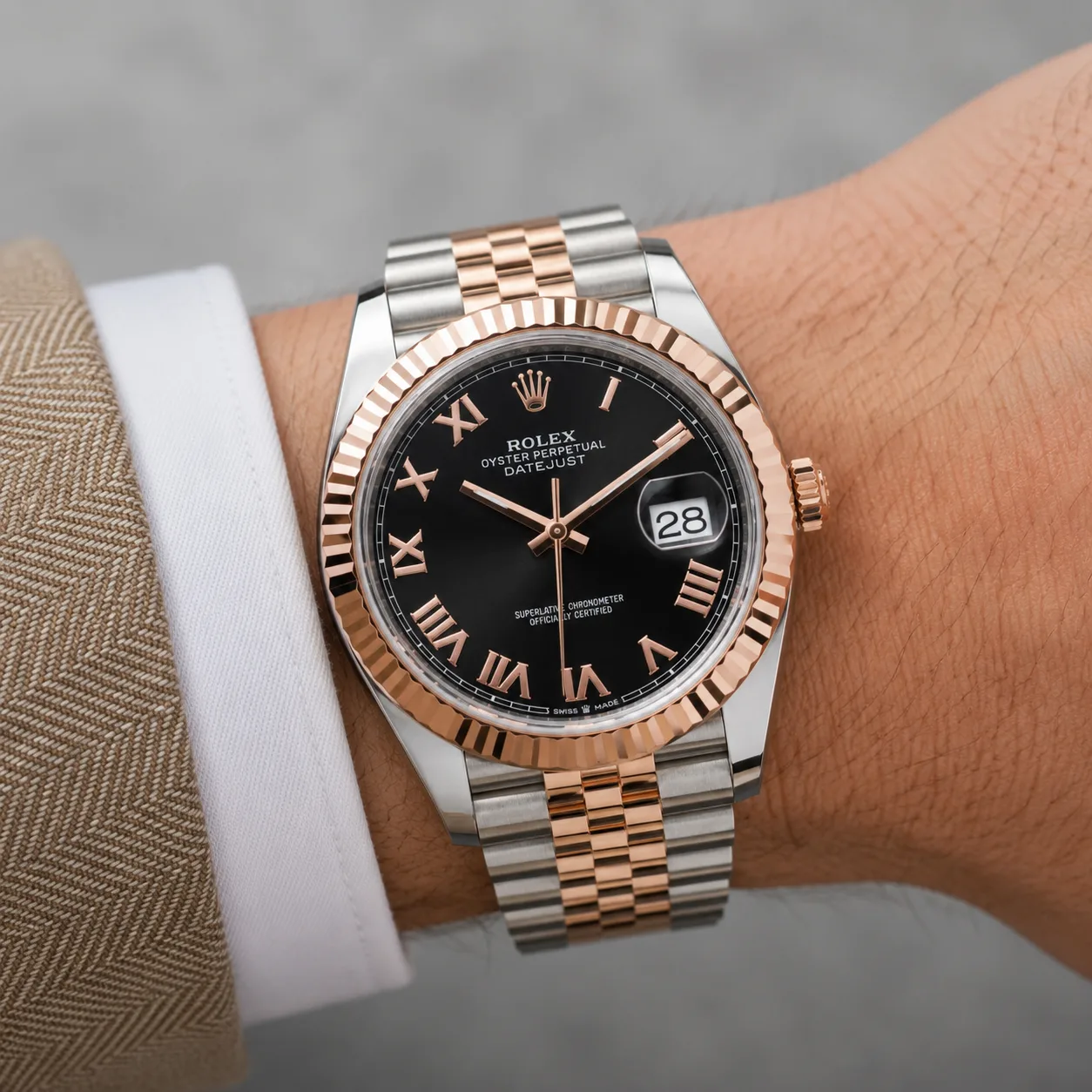 Rolex Datejust m126331-0024 41mm Cal.3235 904L Stainless Steel and 18K Everose Gold AI 头图 4 - 佩戴图 [ai-shot:wrist-shot]
