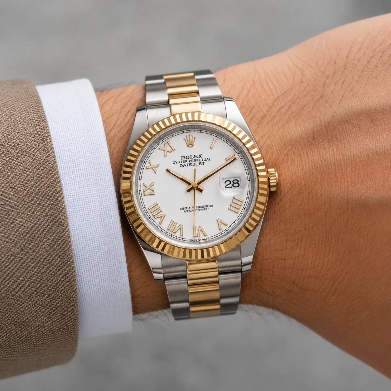 Rolex Datejust m126333-0025 41mm Cal.3235 904L Stainless Steel and 18K Yellow Gold AI 头图 4 - 佩戴图 [ai-shot:wrist-shot]