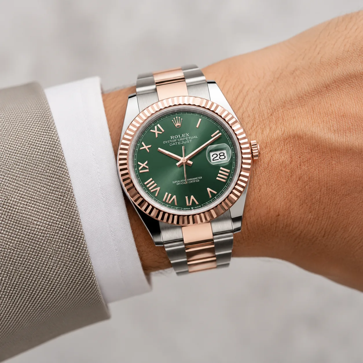 Rolex Datejust m126331-0021 41mm Cal.3235 904L Stainless Steel and 18K Everose Gold AI 头图 4 - 佩戴图 [ai-shot:wrist-shot]