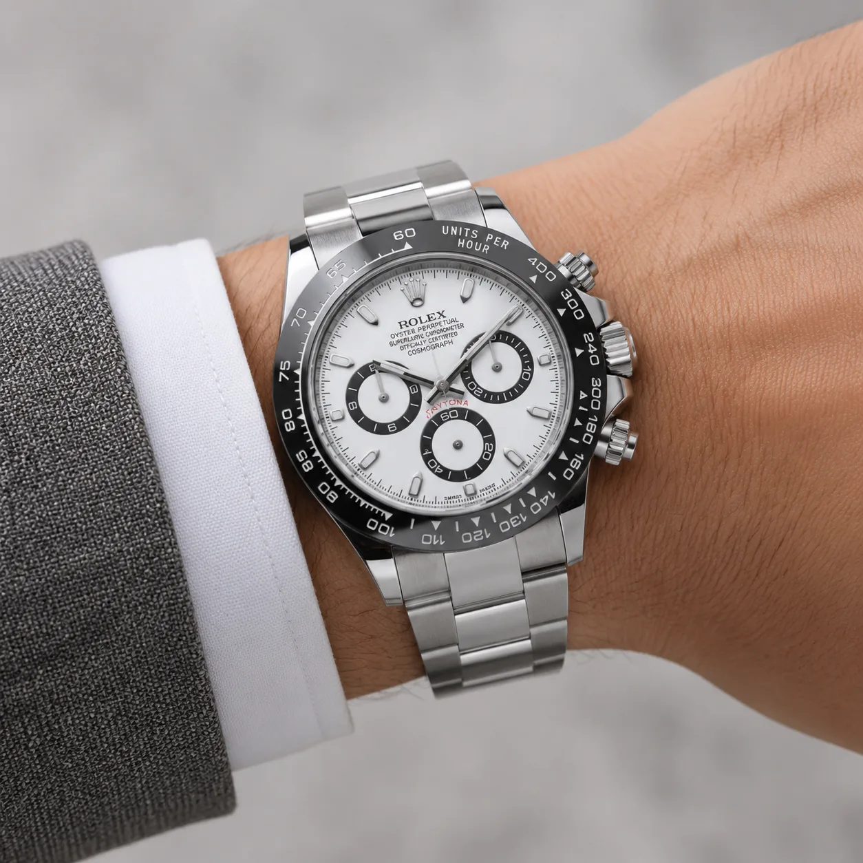 Rolex Cosmograph Daytona M126500LN-0001 Cal.4130 White Dial Black Bezel AI 头图 4 - 佩戴图 [ai-shot:wrist-shot]