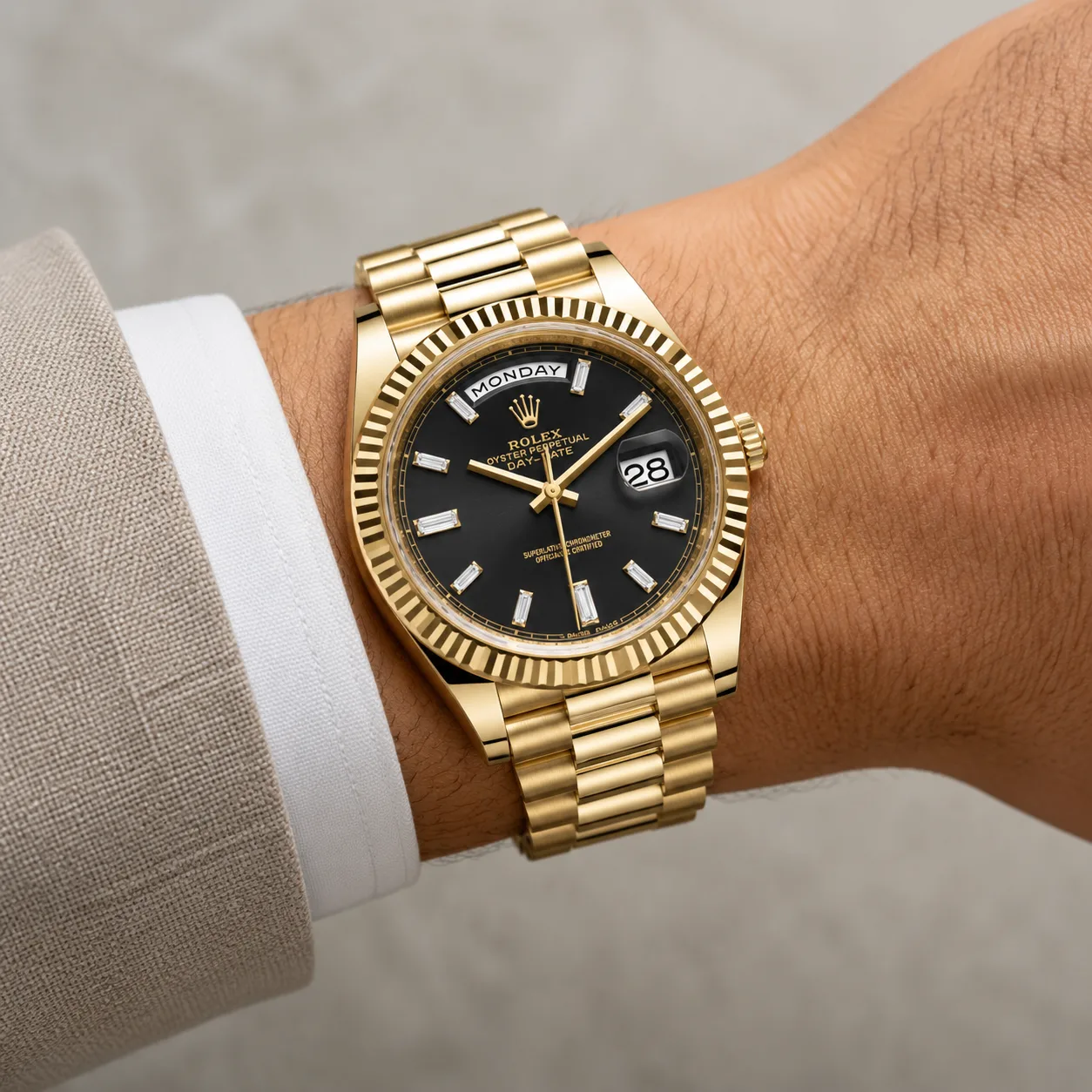 Rolex Day-Date m228238-0004 40mm Cal.3255 18K Yellow Gold AI 头图 4 - 佩戴图 [ai-shot:wrist-shot]