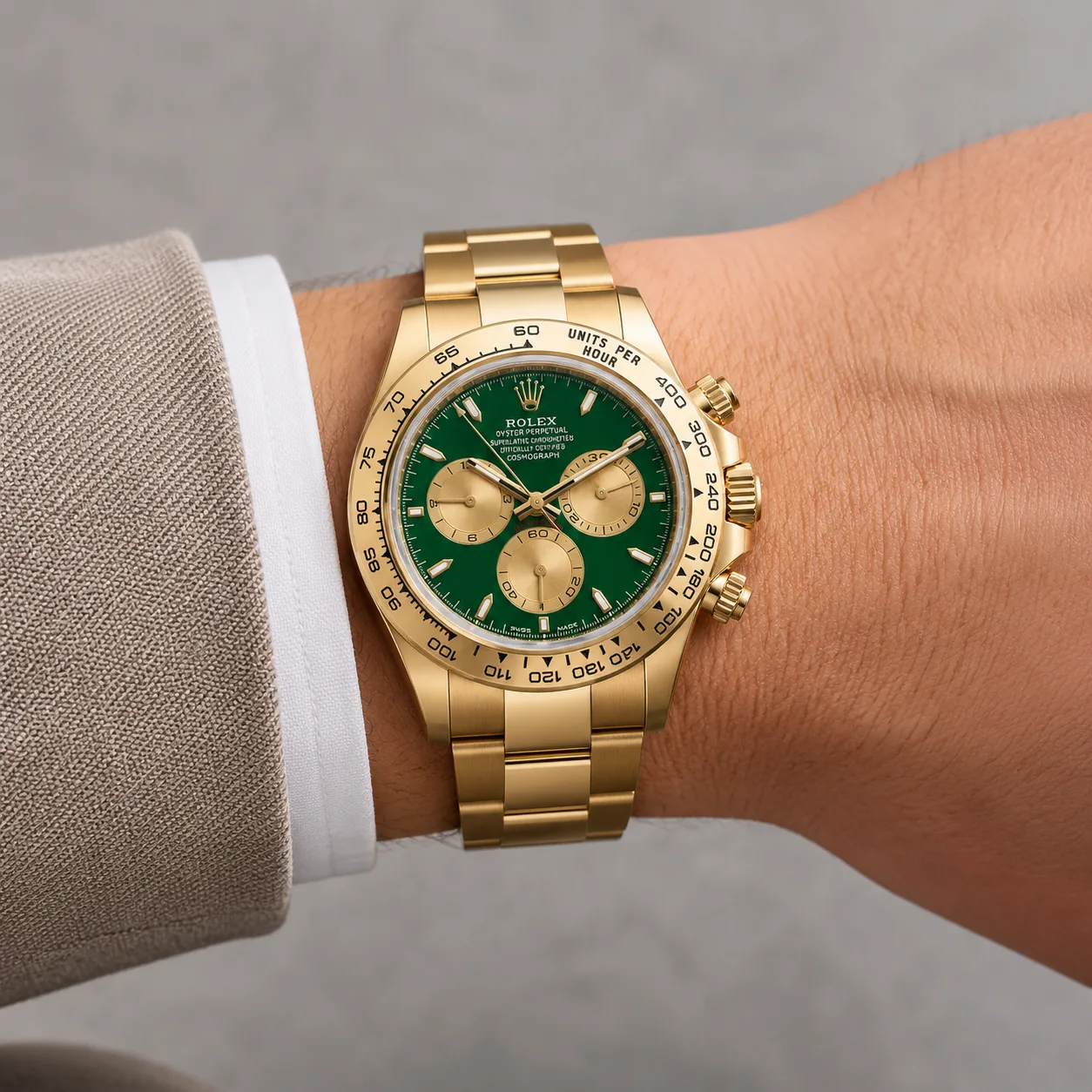 Rolex Cosmograph Daytona m126508-0008 40mm Cal.4131 / 18K 18K Yellow Gold AI 头图 4 - 佩戴图 [ai-shot:wrist-shot]