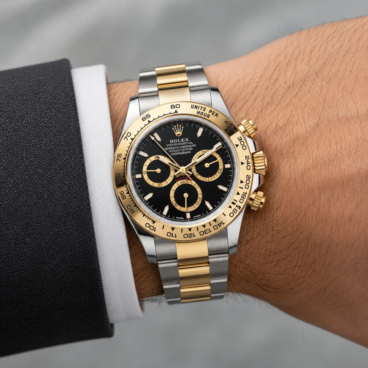 Rolex Cosmograph Daytona m126503-0003 40mm Cal.4131 / 18K 904L Stainless Steel and 18K Yellow Gold AI 头图 4 - 佩戴图 [ai-shot:wrist-shot]