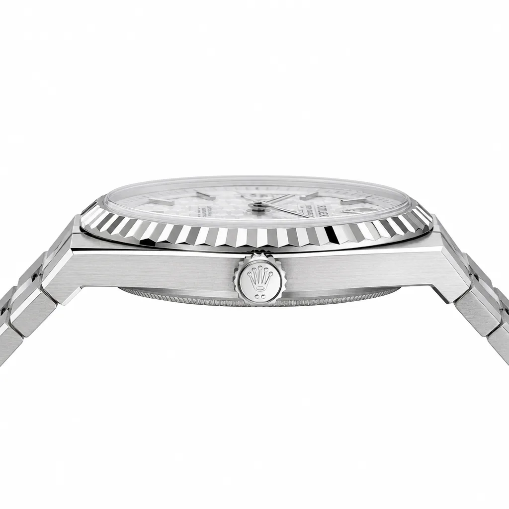 Rolex Land-Dweller M127334-0001 40mm Cal.7135 904L Stainless Steel and 18K White Gold AI 头图 2 - 侧面细节 [ai-shot:side-detail]