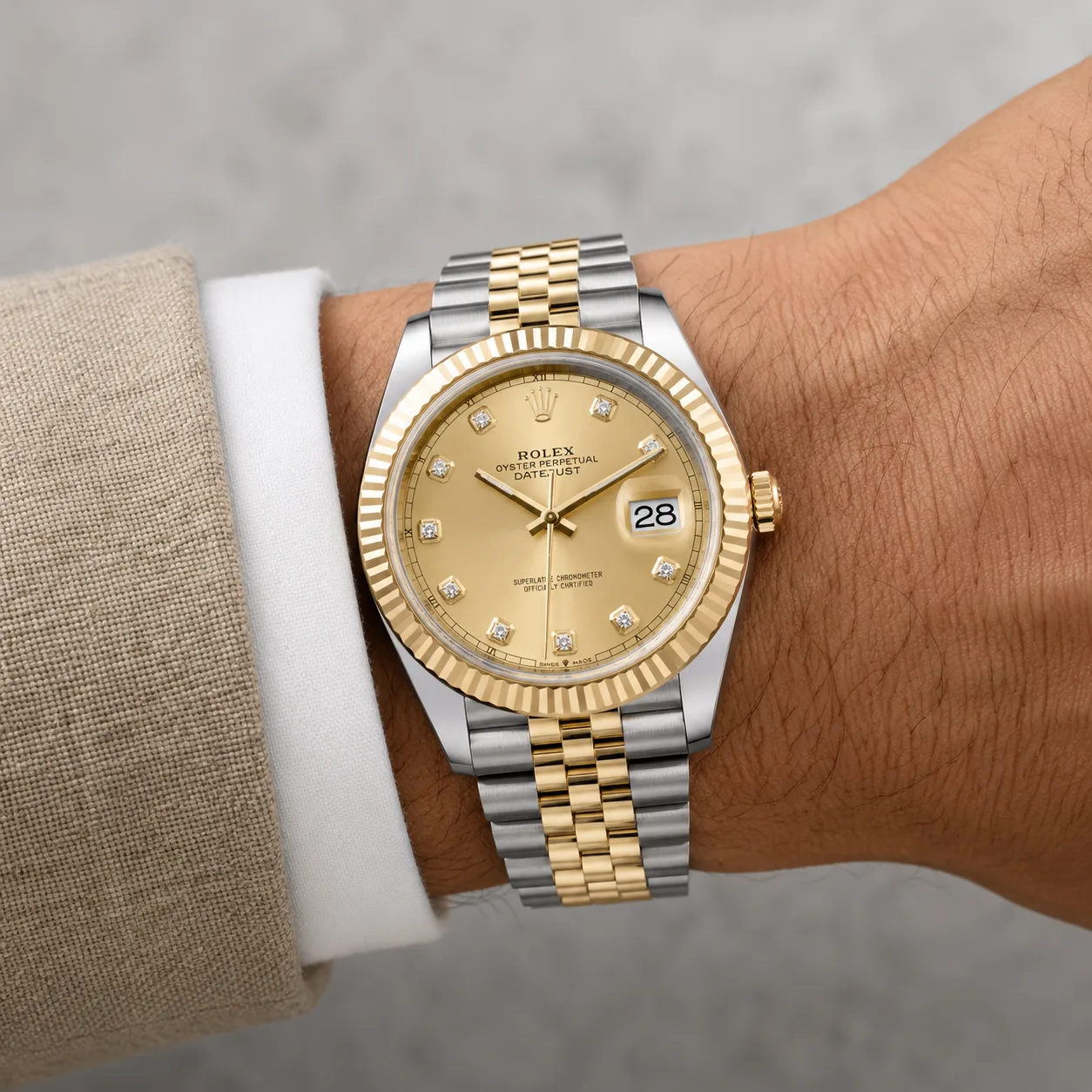 Rolex Datejust m126333-0012 41mm Cal.3235 / 18K 904L Stainless Steel and 18K Yellow Gold AI 头图 4 - 佩戴图 [ai-shot:wrist-shot]