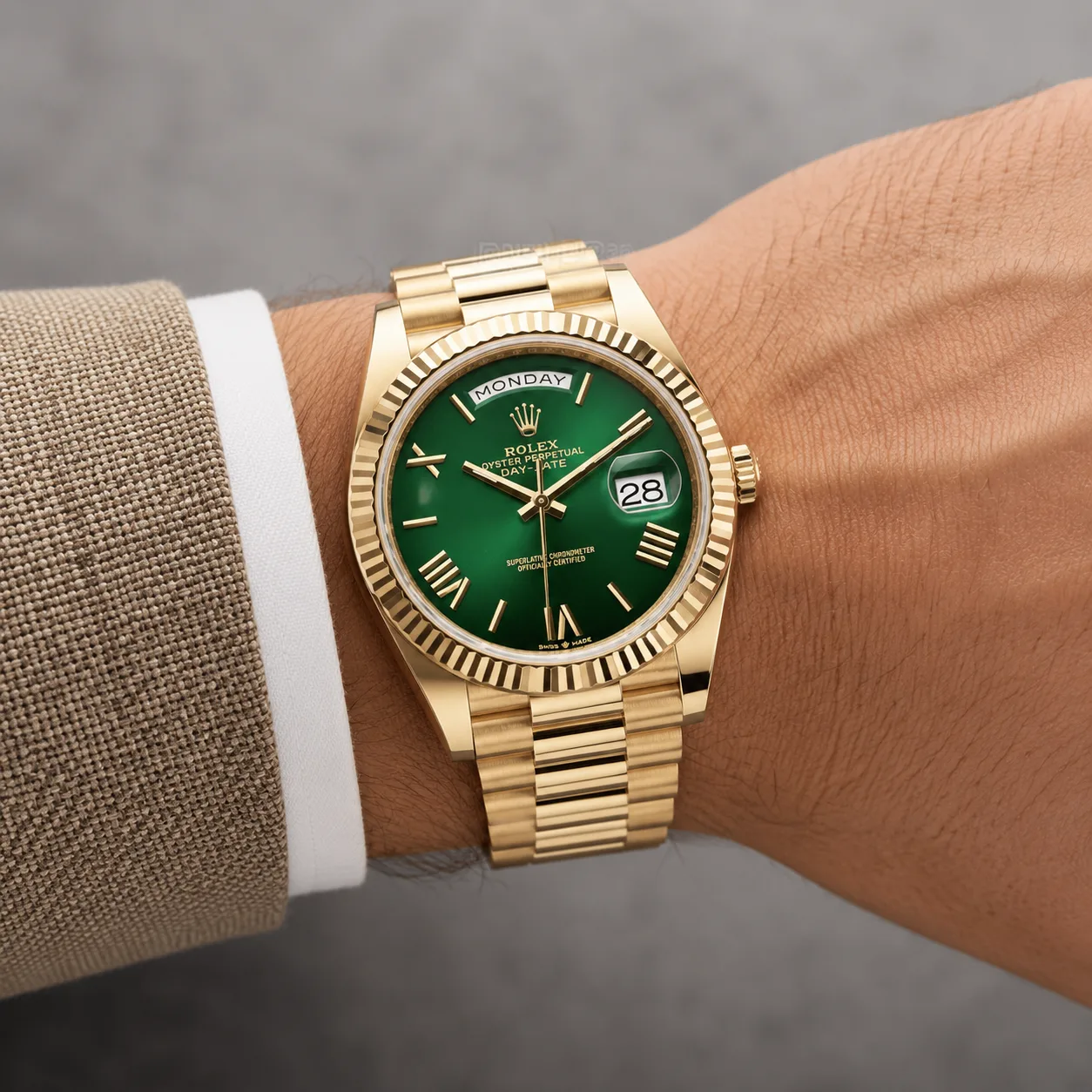 Rolex Day-Date m228238-0069 40mm Cal.3255 / 18K 18K Yellow Gold AI 头图 4 - 佩戴图 [ai-shot:wrist-shot]