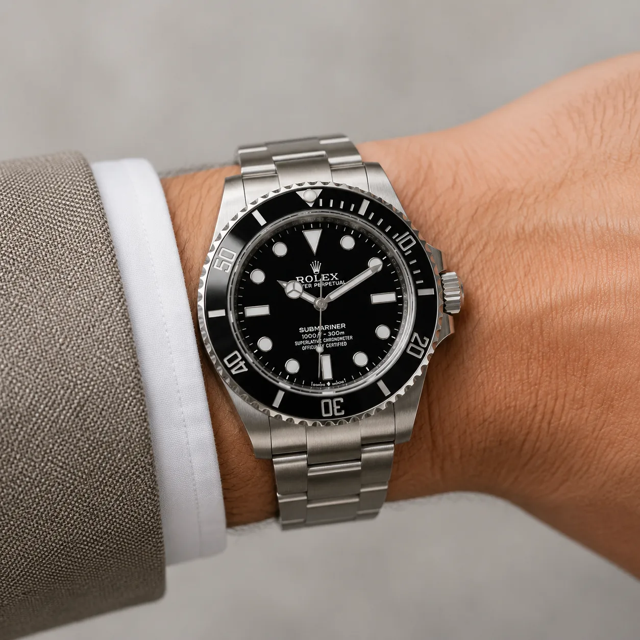 Rolex Submariner m124060-0001 41mm Cal.3230 / Cerachrom 904L Stainless Steel AI 头图 4 - 佩戴图 [ai-shot:wrist-shot]