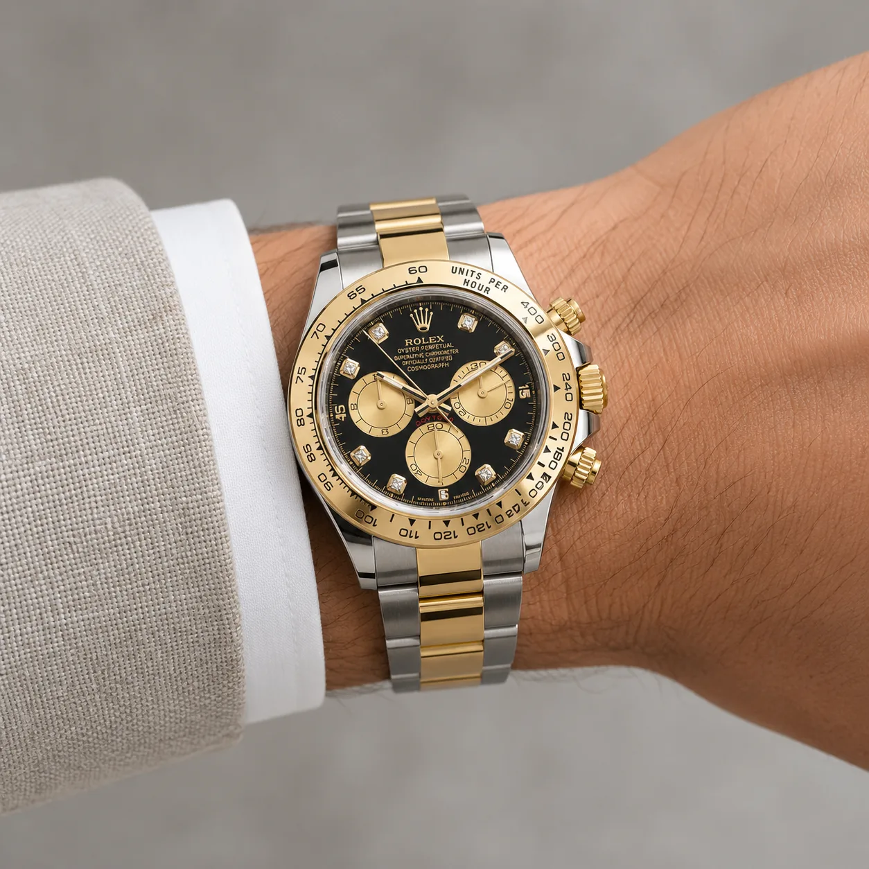 Rolex Cosmograph Daytona m126503-0002 40mm Cal.4131 / 18K 904L Stainless Steel and 18K Yellow Gold AI 头图 4 - 佩戴图 [ai-shot:wrist-shot]