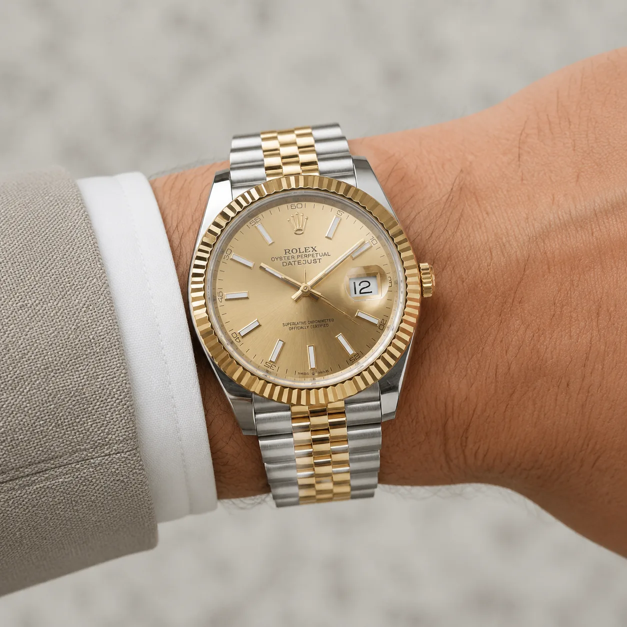Rolex Datejust M126333-0010 Cal.3235 Fluted Bezel Two Tone AI 头图 4 - 佩戴图 [ai-shot:wrist-shot]