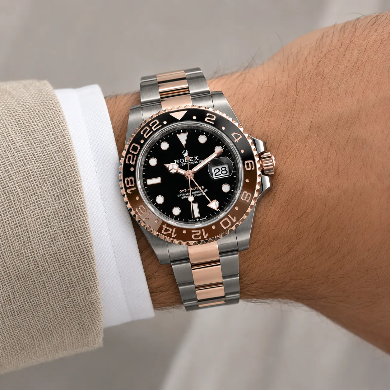Rolex GMT-Master II m126711chnr-0002 40mm Cal.3285 / Cerachrom 904L Stainless Steel and 18K Everose Gold AI 头图 4 - 佩戴图 [ai-shot:wrist-shot]