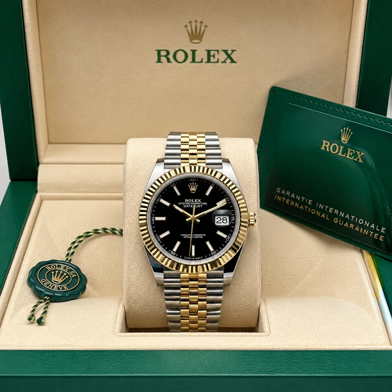Rolex Datejust m126333-0014 41mm Cal.3235 / 18K 904L Stainless Steel and 18K Yellow Gold AI 头图 5 - 包装盒 [ai-shot:box-shot]